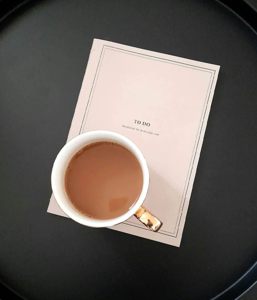 Tasse de café sur un carnet