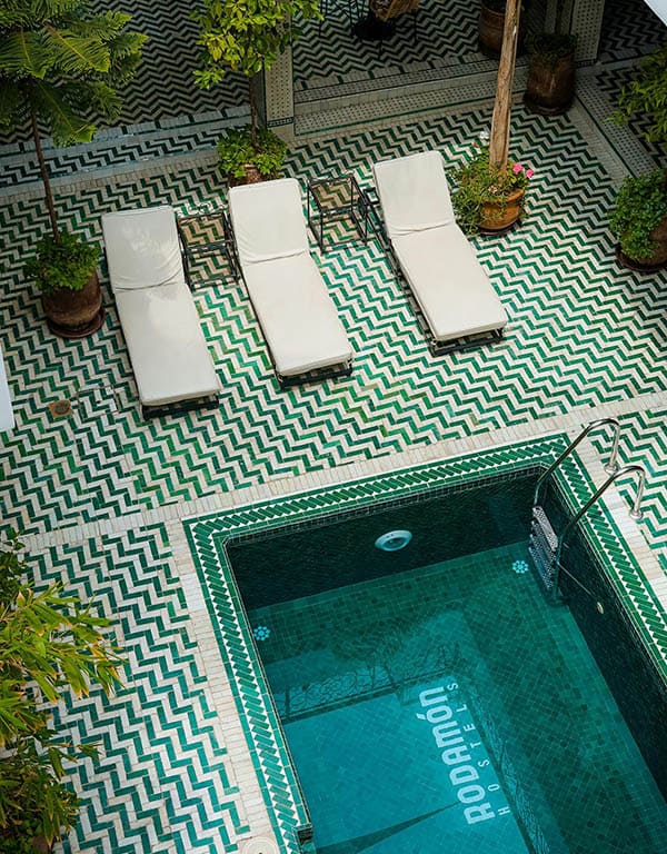 Riad avec piscine d'intérieur et trois transats