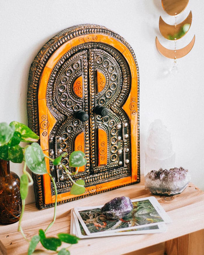  Décoration murale en bois sculpté avec plantes et cristaux